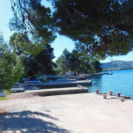 Holiday Home Oleander Zaboric Buitenkant foto