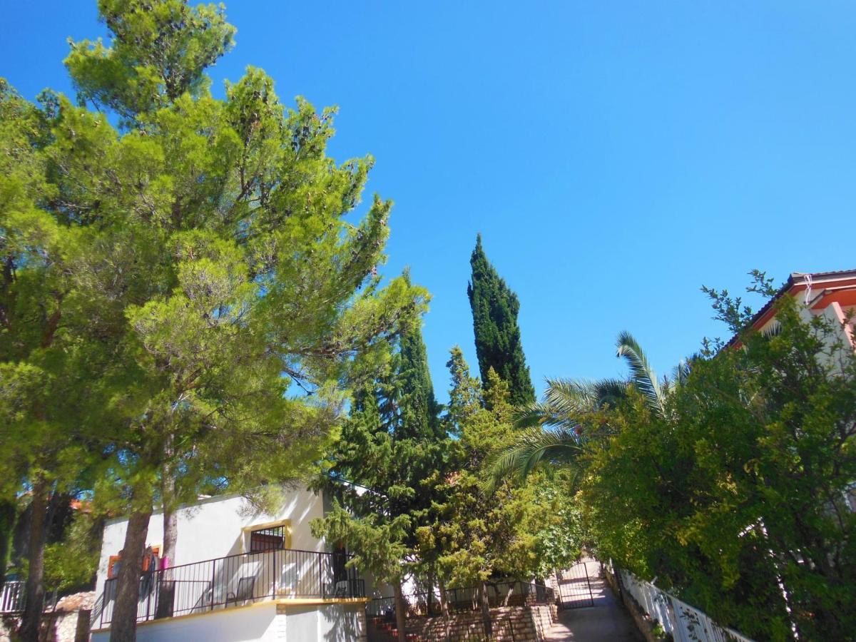 Holiday Home Oleander Zaboric Buitenkant foto