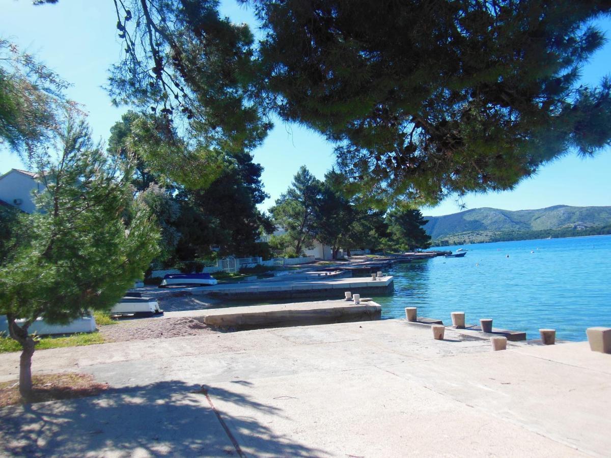 Holiday Home Oleander Zaboric Buitenkant foto