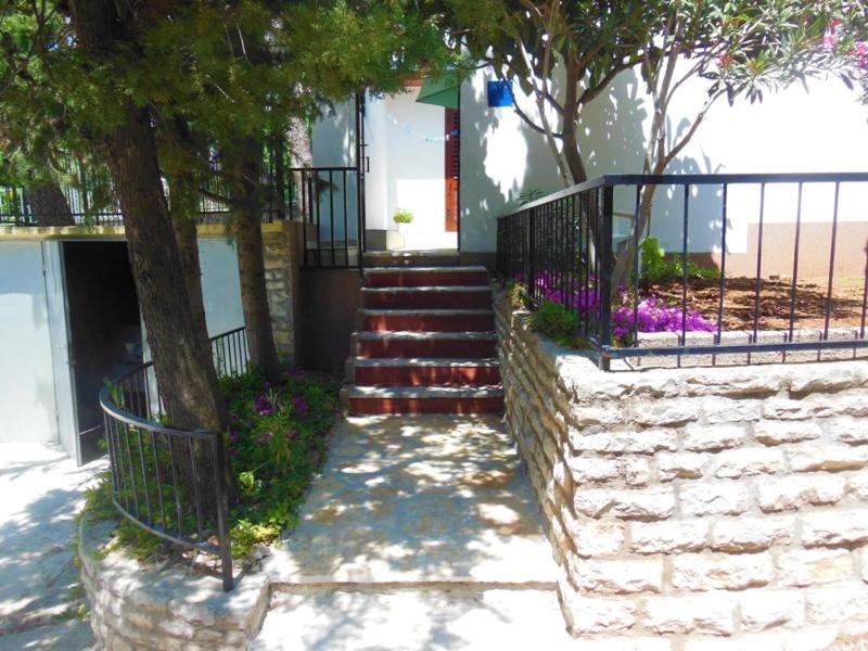 Holiday Home Oleander Zaboric Buitenkant foto